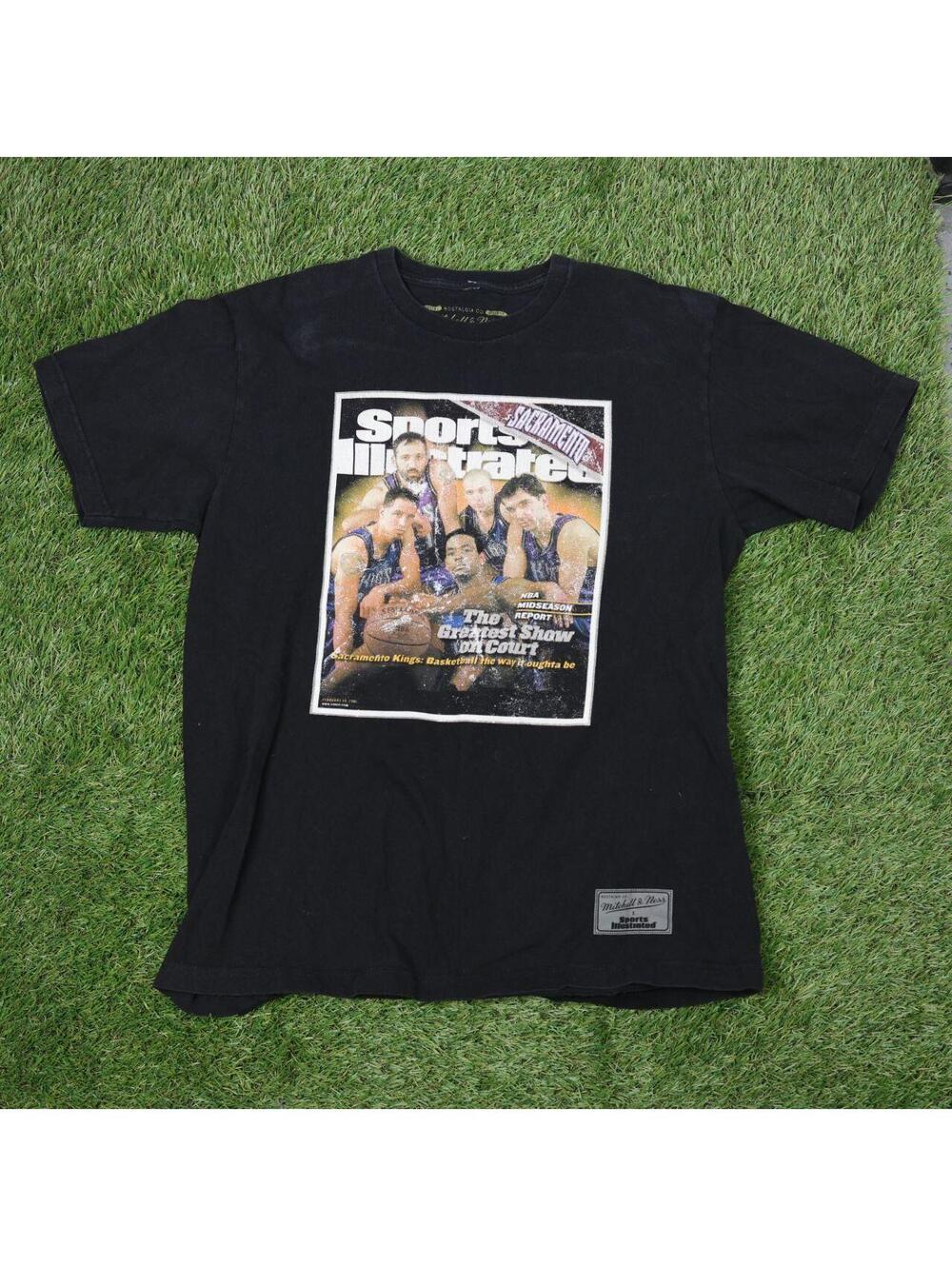 Mitchell & Ness Sports Illustrated Sacramento Kings Graphic T-Shirt